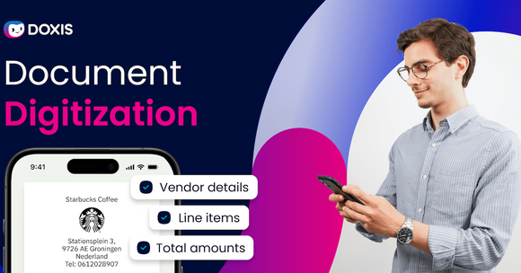 Un homme utilisant un smartphone affichant une interface de numérisation de documents.