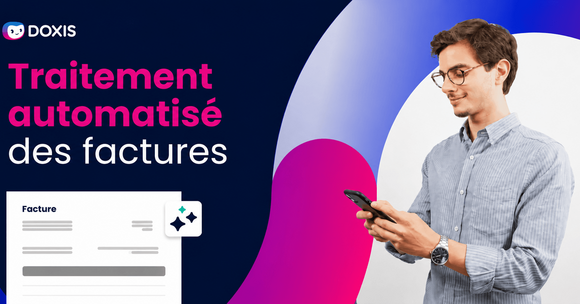 Un homme en chemise rayée utilisant un smartphone avec un graphique de facture en arrière-plan.