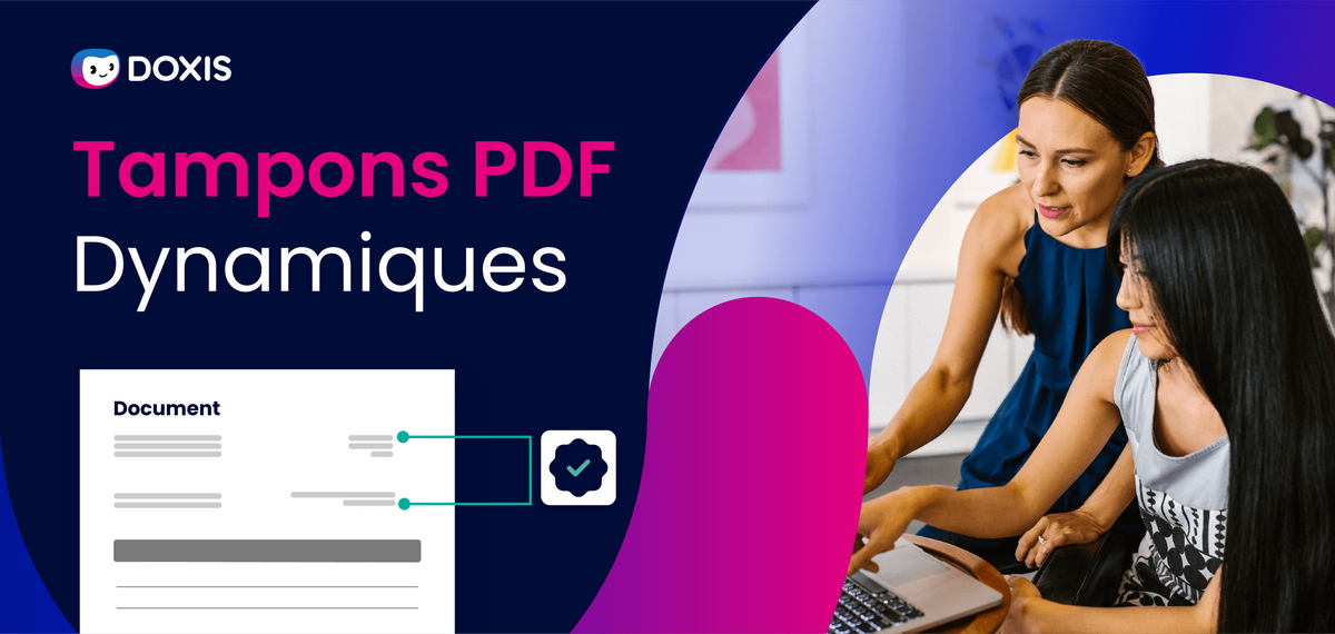 Deux femmes collaborant sur un ordinateur portable avec une mise en page de document affichée.