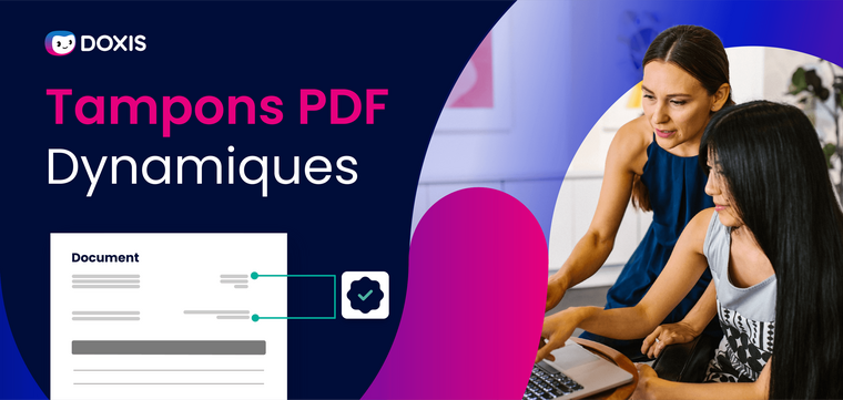 Deux femmes collaborant sur un ordinateur portable avec une mise en page de document affichée.