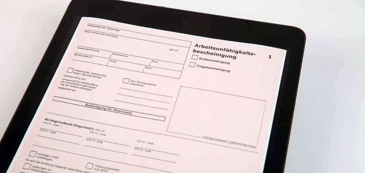 Elektronische Arbeitsunfähigkeitsbescheinigung auf einem Tablet